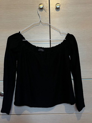 Bershka black off-shoulder blouse like new, XS-S