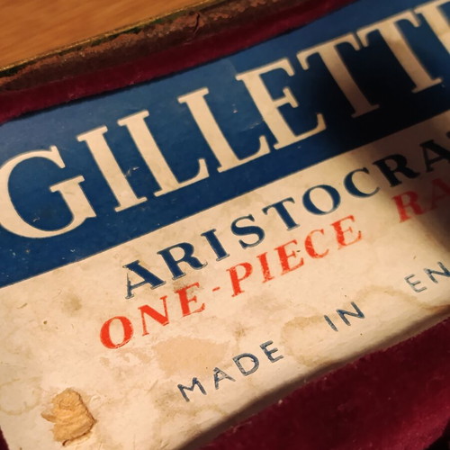 Gillette Aristocrat No 15 1948 razor used with bronze case