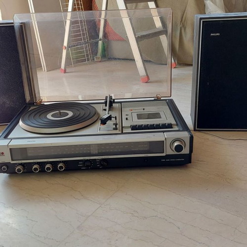 Vintage Hi-Fi turntable, cassette player and stereo radio Philips used from 1978