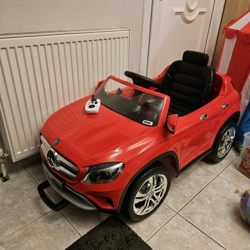 Mercedes Benz GLA 12V red children's car like new
