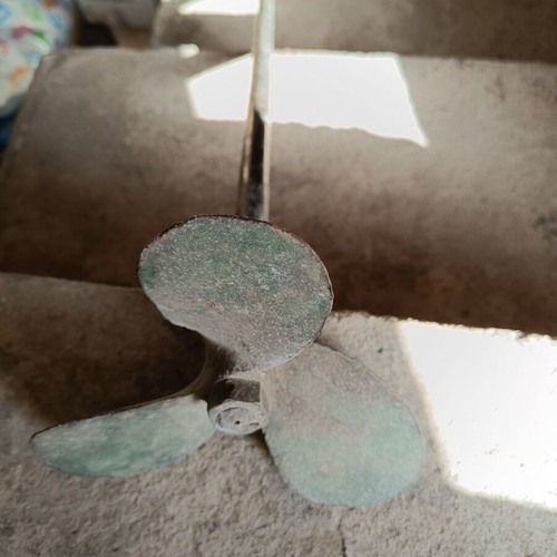 Bronze propeller used with shaft