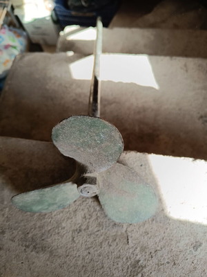 Bronze propeller used with shaft