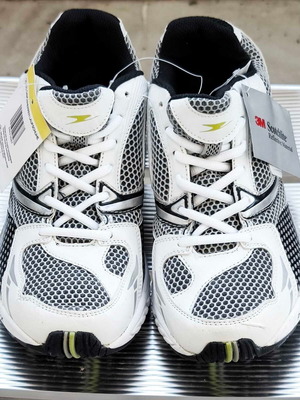 Crane athletic shoes new, size 42, white and gray