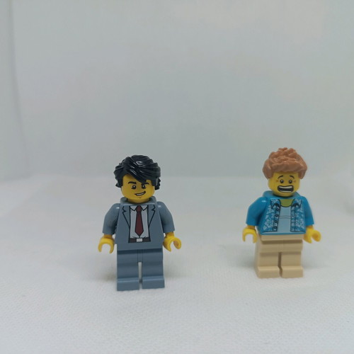 Lego figures 2 pieces like new, journalist and cameraman