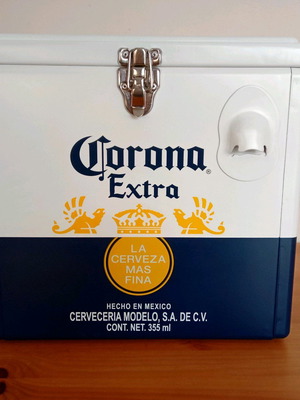 Corona Extra преносим метален хладилник нов 15 литра