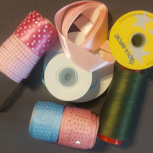 Sewing supplies like new, ribbons