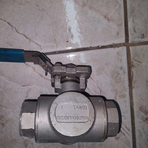 Valve heavy-duty triple flow like new, suitable for water or steam
