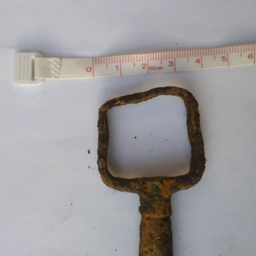 Antique keys used, pack of 2, very large