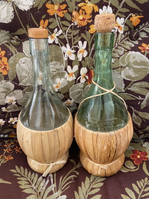 Vintage νταμιτζάνα Vino d’Italia used with gift decor