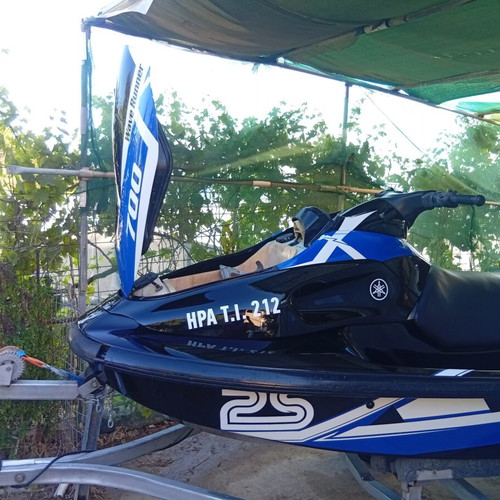 Yamaha Waverunner 80hp jet ski like new with trailer