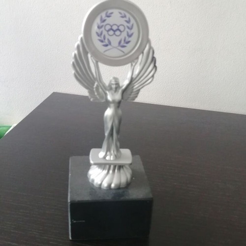 Niki trophy small like new, made of plastic