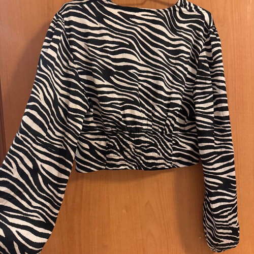 Terranova crop satin blouse with unique sleeves like new, black and white