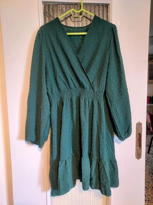 Shein Curve dress 1XL green like new, flattering fit