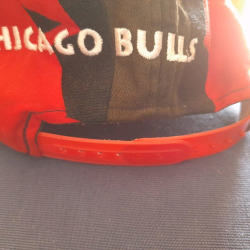 Chicago Bulls 1990 Cap with Nikos Galis Autograph like new