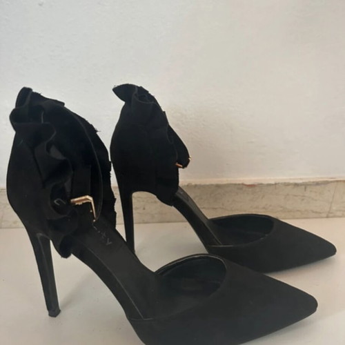 Black Celebrity Suede Stiletto Pumps with Ruffles like new, size 38