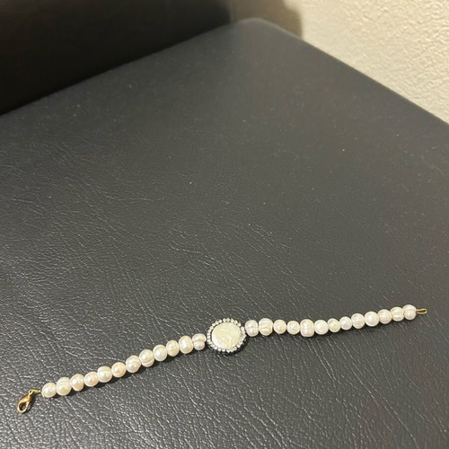 Women's bracelet like new with real pearls