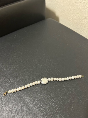 Women's bracelet like new with real pearls