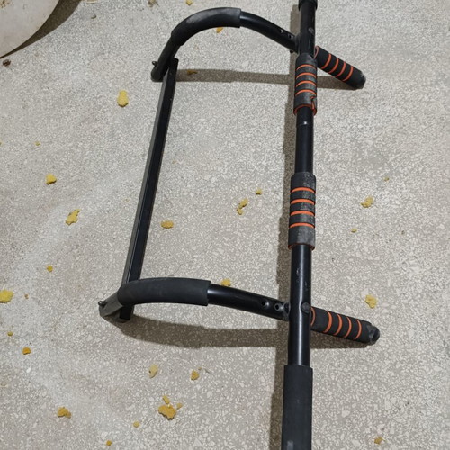 Door pull-up bar with multiple grips like new