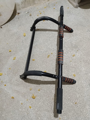 Door pull-up bar with multiple grips like new