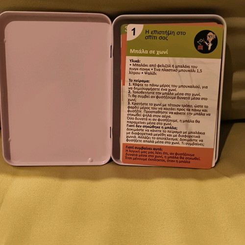 Card game The Mad Scientist like new, 20 scientific tricks