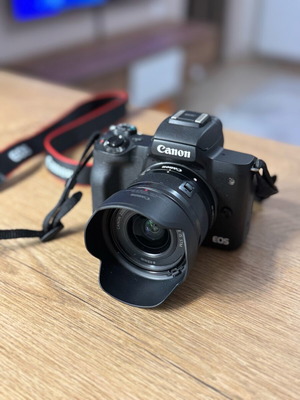 Canon EOS M50 φωτογραφική μηχανή σαν καινούργια με φακό 15-45 και αξεσουάρ