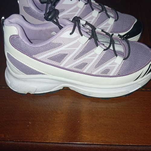 Athletic shoes size 38 with good support