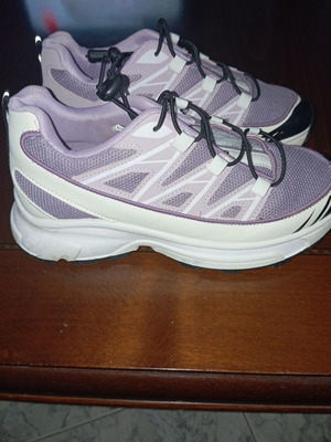 Athletic shoes size 38 with good support