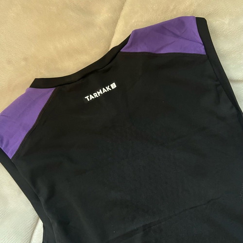 Lakers sleeveless shirt like new, size L, black-purple
