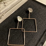 Earrings with square design