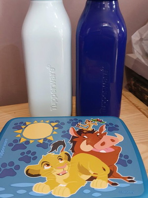 Tupperware kids set with 2 dark blue bottles 500 ml