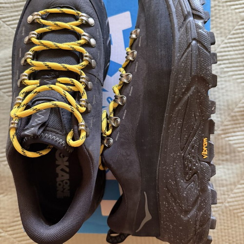 Hoka U Tor Summit sneakers size 42 like new, black with Vibram sole