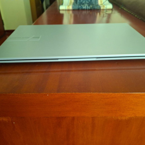 Asus Vivobook 15 X1504Z laptop like new with Intel i5, 16GB RAM and 1TB SSD