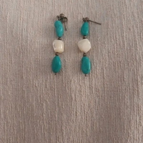 Earrings handmade used with white and turquoise stones, red stone set