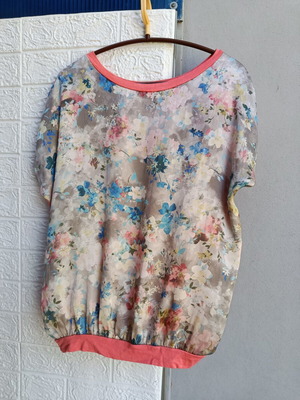 Loose blouse like new, satin front, elastic cotton back, size L