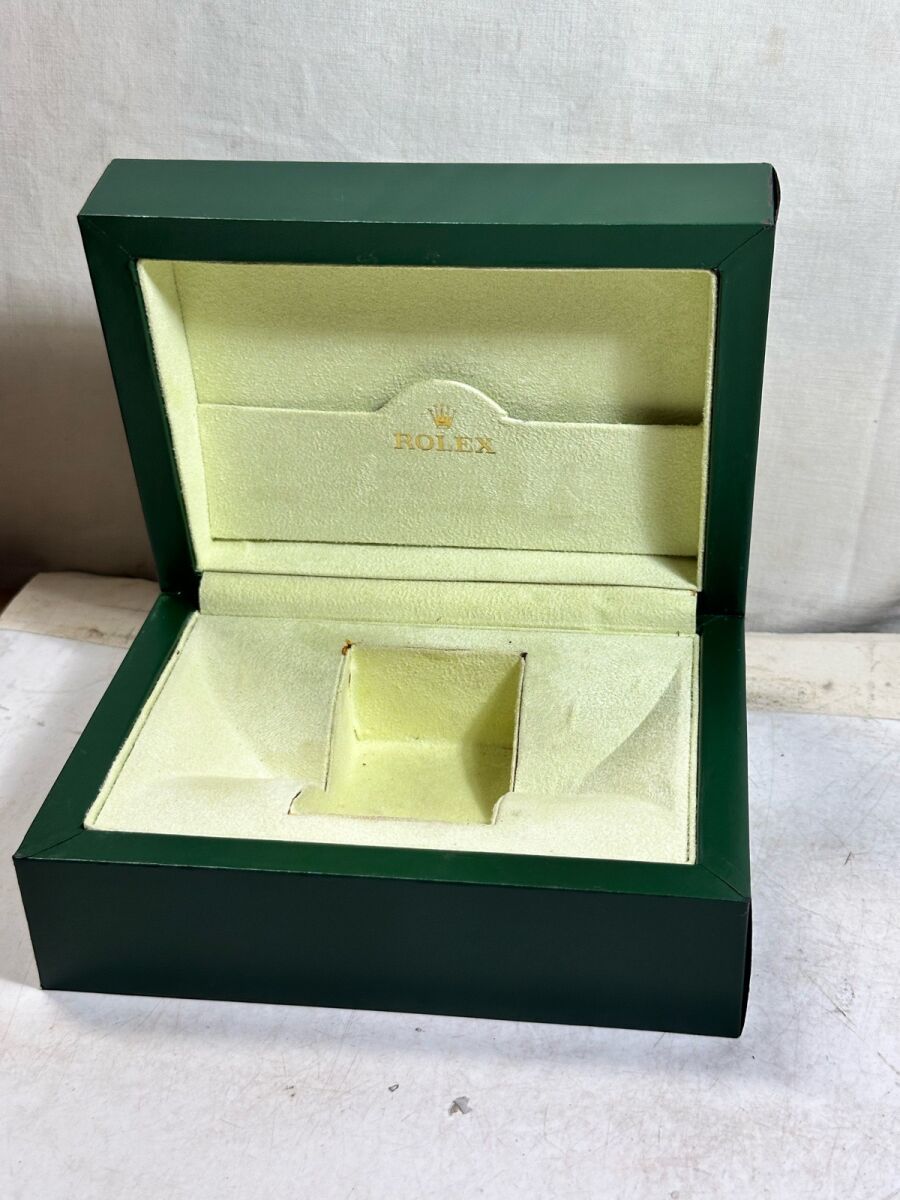 ROLEX グリーンボックス 31.00.04 Authentic Rolex Green Watch Box Model… - € 100,00 - Vendora.cy