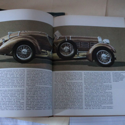 French Book of Classic Cars like new, 191 pages, 54 car brands from 1927