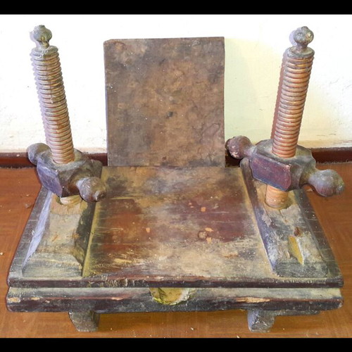 Vintage bookbinding press used with screw pressure mechanism
