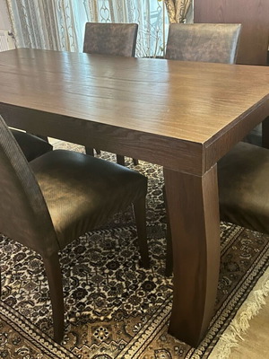 Τραπεζαρία καινούργια με 6 δερμάτινες καρέκλες