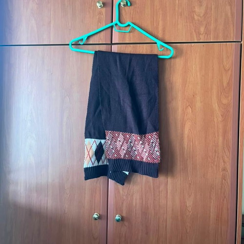 Set of 2 knitted scarves with rhombus pattern, used