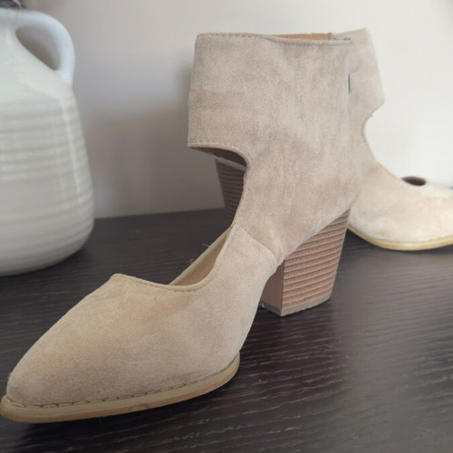Ankle boots with side opening and thick heel, like new, beige, size 38