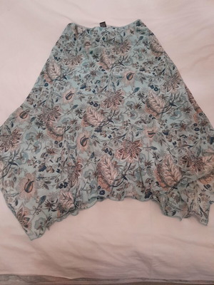Skirt like new, size L 40 12, floral pattern