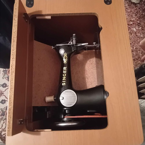Singer sewing machine like new
