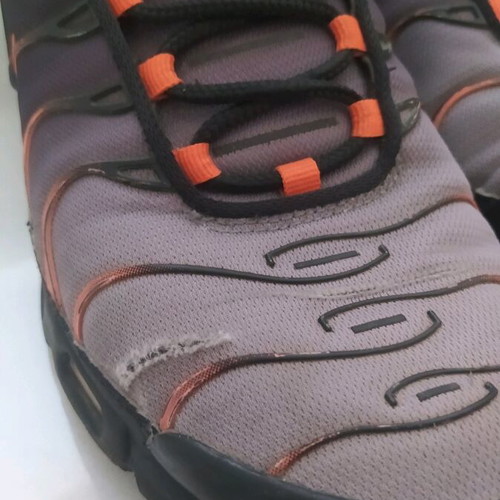 Nike Tn athletic shoes used, size 43, black orange, with damages