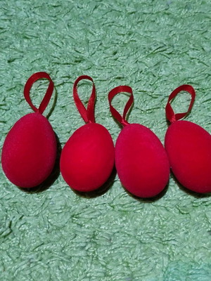 Decorative Easter eggs like new, set of 4, red with hanger