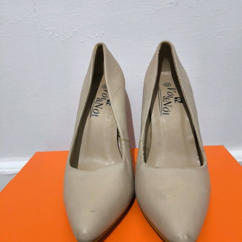 Beige Voi Noi pumps used, size 38 with minor wear