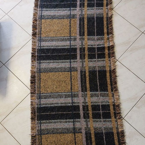 Scarf large plaid pattern, like new, warm