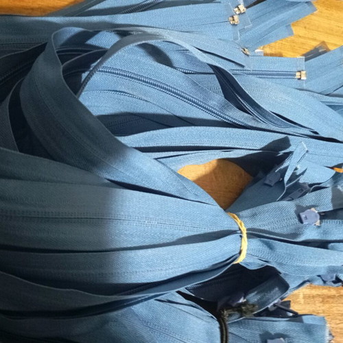 Plastic separating zippers blue royal 60 points, pack of 40