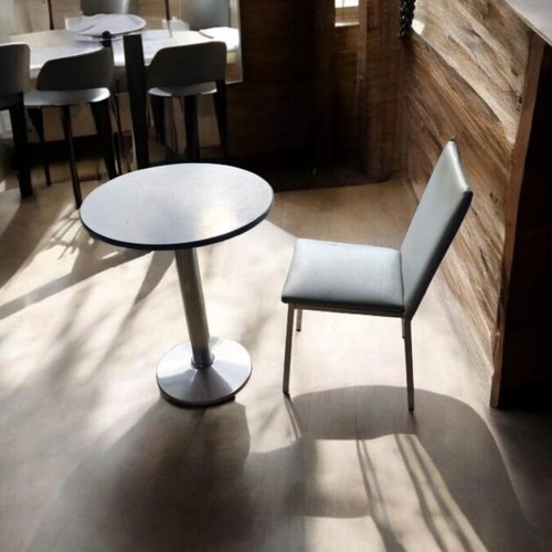 Round table used with metal base, sturdy construction, 20+ pieces