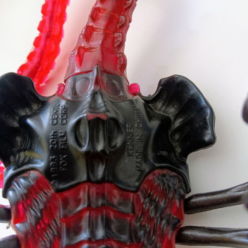 Kenner Aliens Bull Alien & Killer Crab Alien vintage figures set