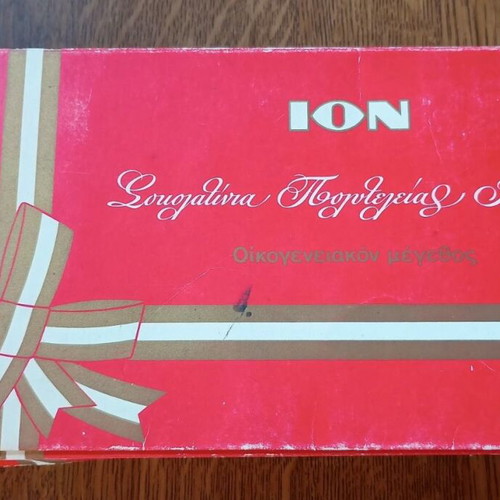 Ion cardboard box used with corner defect